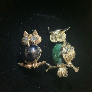 2 own brooches, gold, with stones